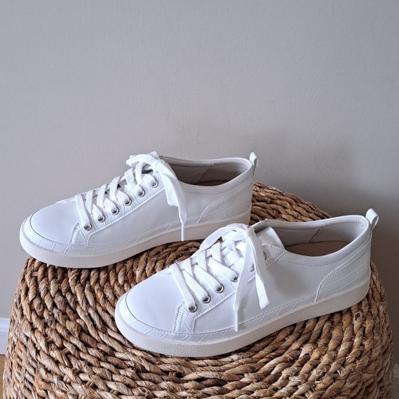 NWOT Vionic Womens Winny Casual/Athleisure/Comfort White Leather Sneakers 9 - Picture 2 of 9